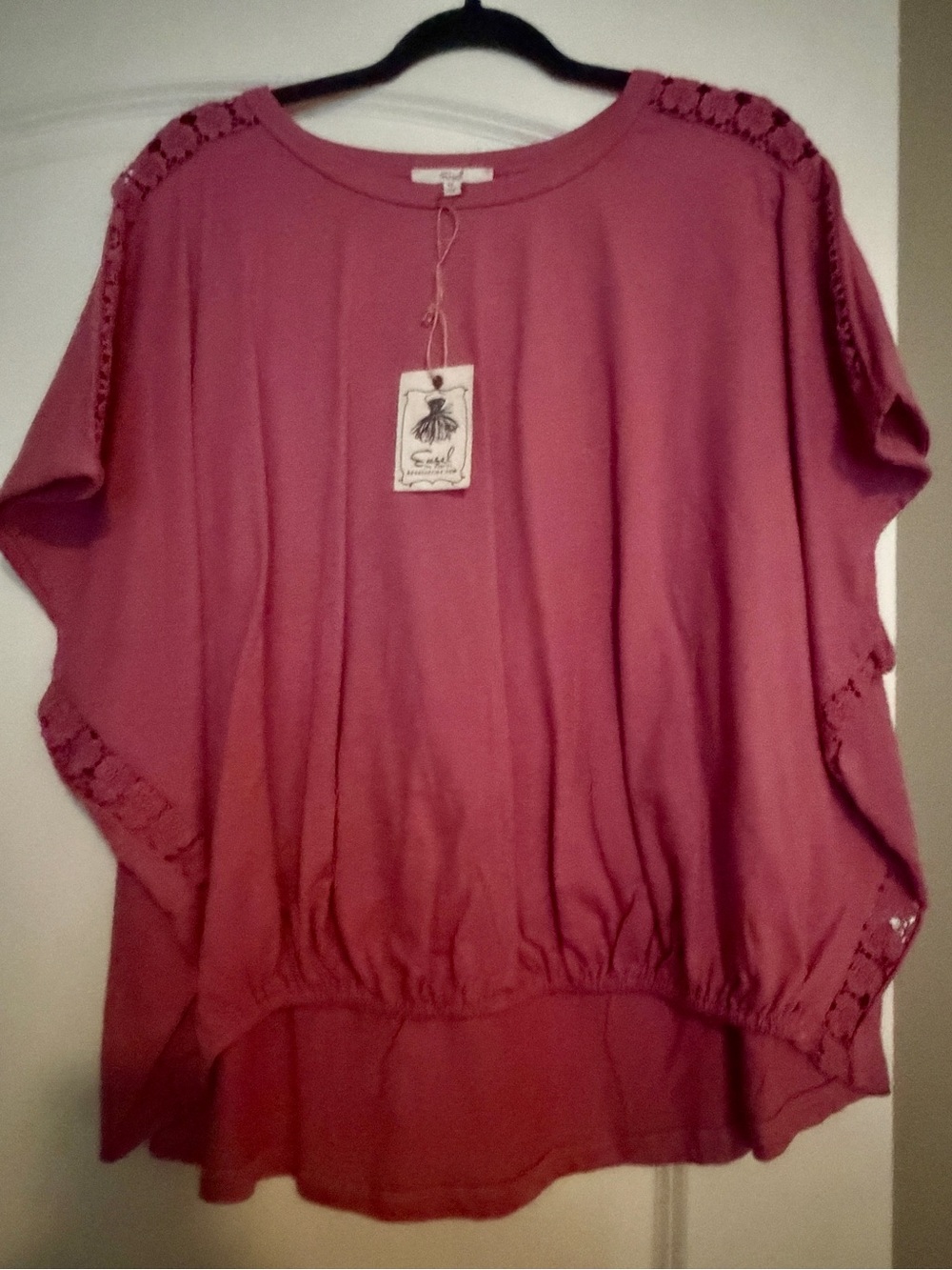NWT’s Easel Women's Pink Lace-Trimmed Top-M